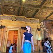 Ciao sono Marta e offro lezioni di italiano diritto e arte.